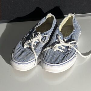 Classic Vans Unisex Blue Jean Style Sneakers - Timeless Style! Size 7.5